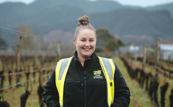 Eilish Head & Shoulders